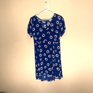 Gap size 12 blue/white floral dress with cap sleeves and flared skirt. AG